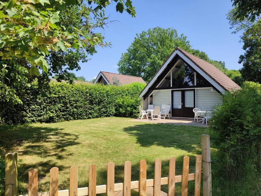 Vrijstaande Recreatiebungalow Met Slaapvide Posterholt Екстериор снимка