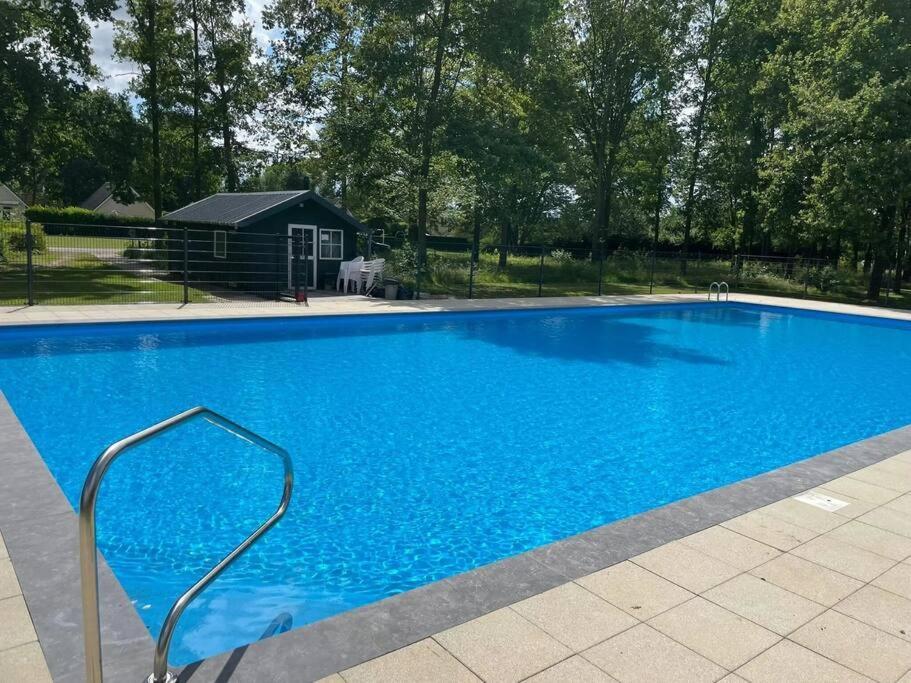 Vrijstaande Recreatiebungalow Met Slaapvide Posterholt Екстериор снимка