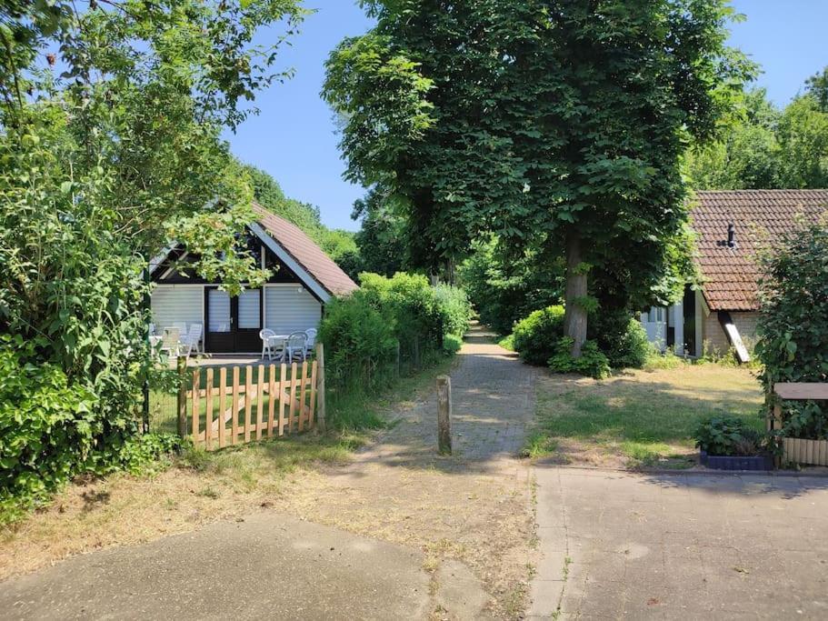 Vrijstaande Recreatiebungalow Met Slaapvide Posterholt Екстериор снимка